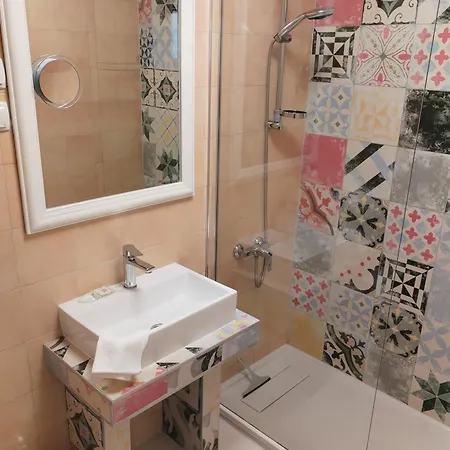 Riva בית הארחה 3*